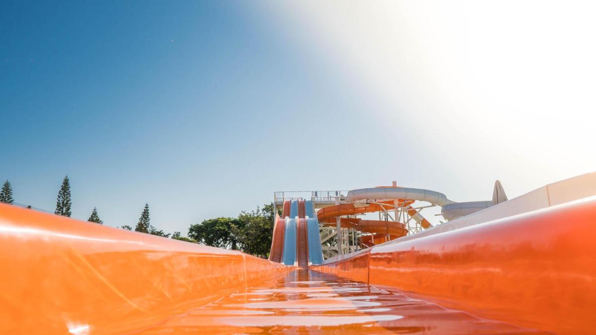 Piscina en o cerca de ALEGRIA Costa Ballena Aquafun