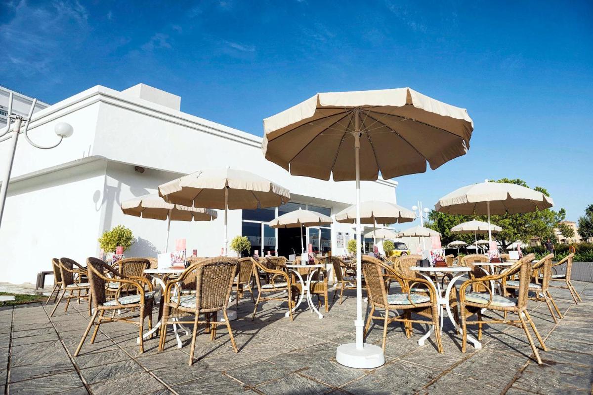 Un restaurante o sitio para comer en ALEGRIA Costa Ballena Aquafun