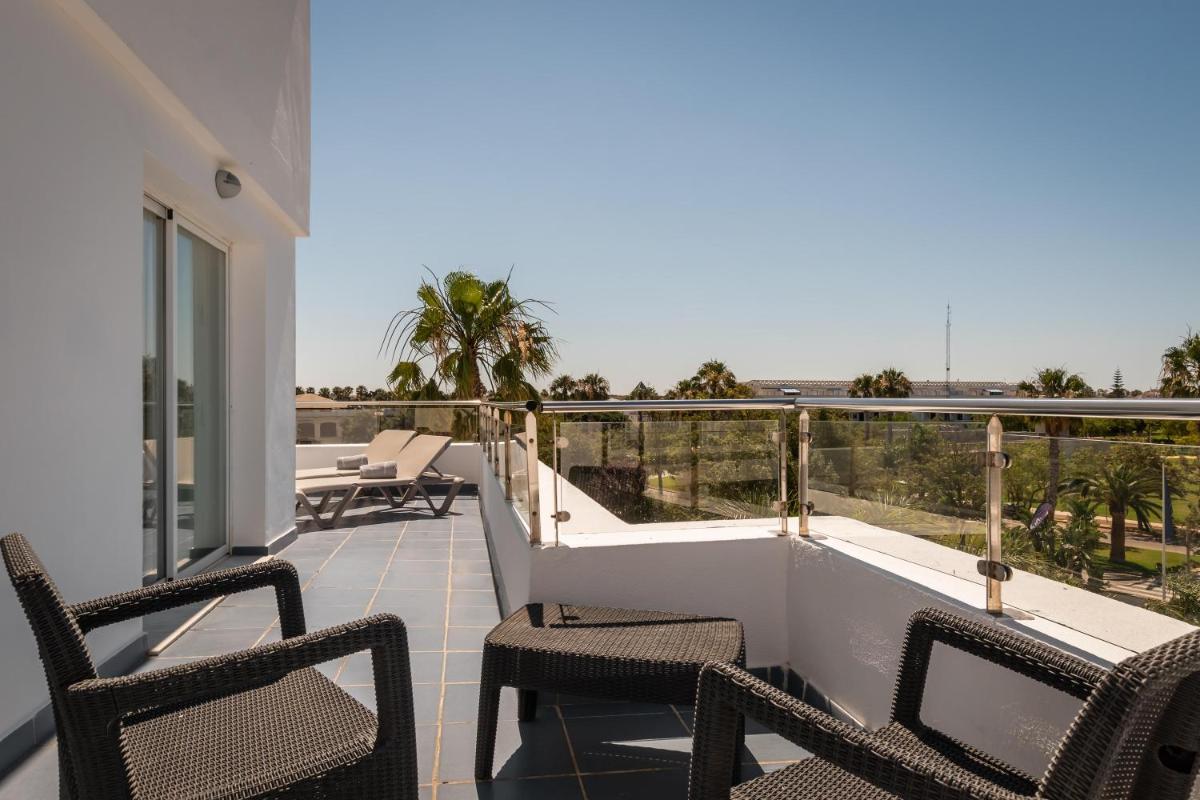 Un balcón o terraza de ALEGRIA Costa Ballena Aquafun