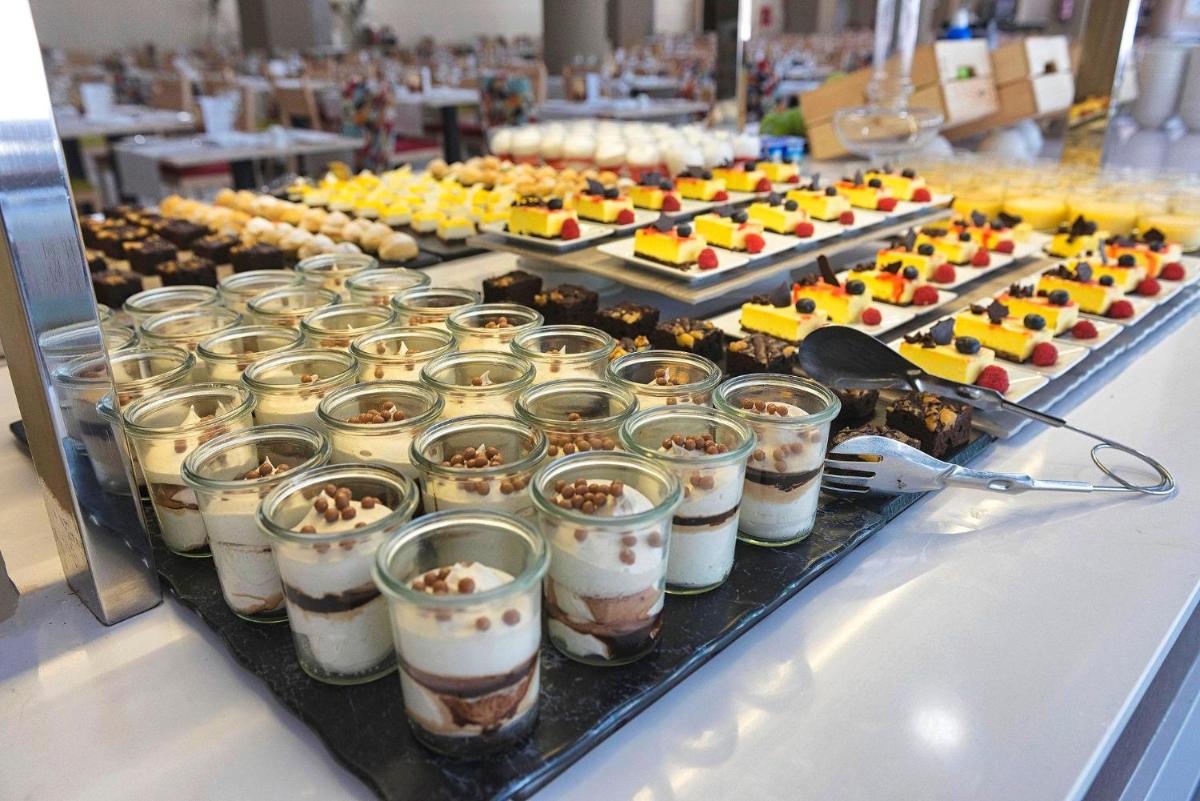 Comida en o cerca de este hotel