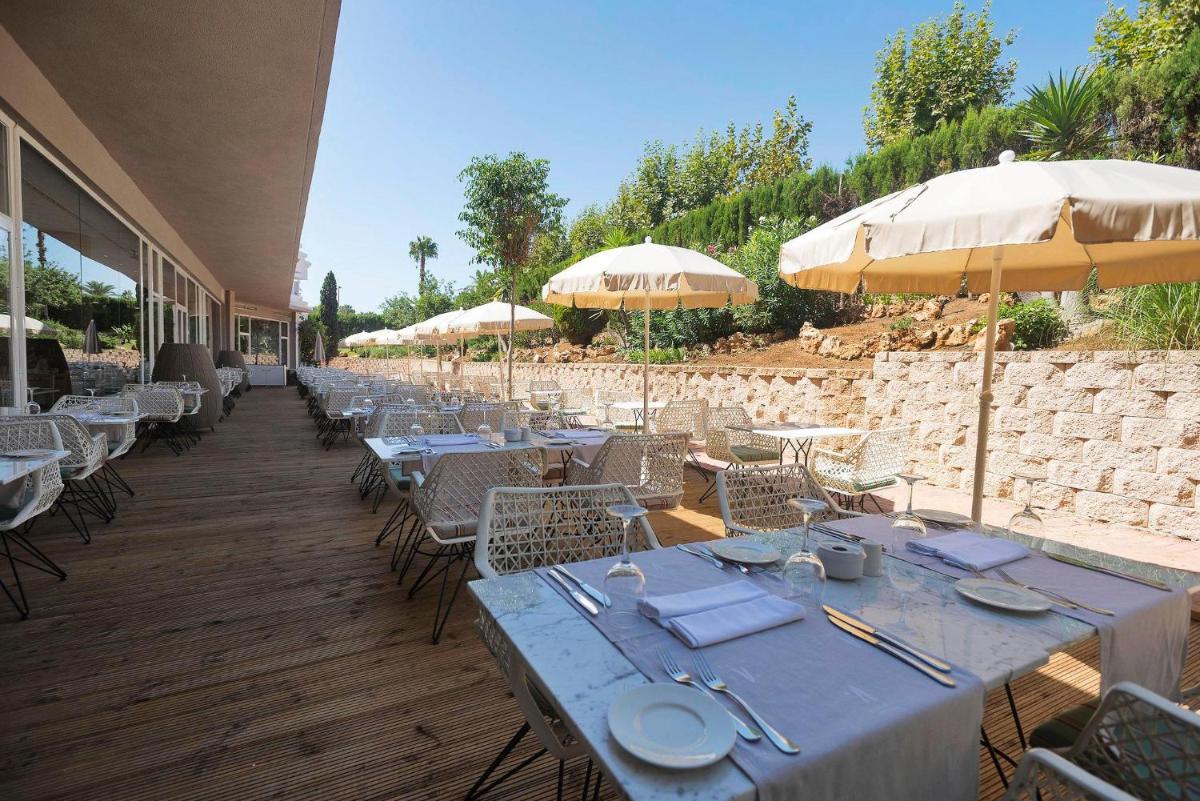 Un restaurante o sitio para comer en ALEGRIA Costa Ballena Aquafun