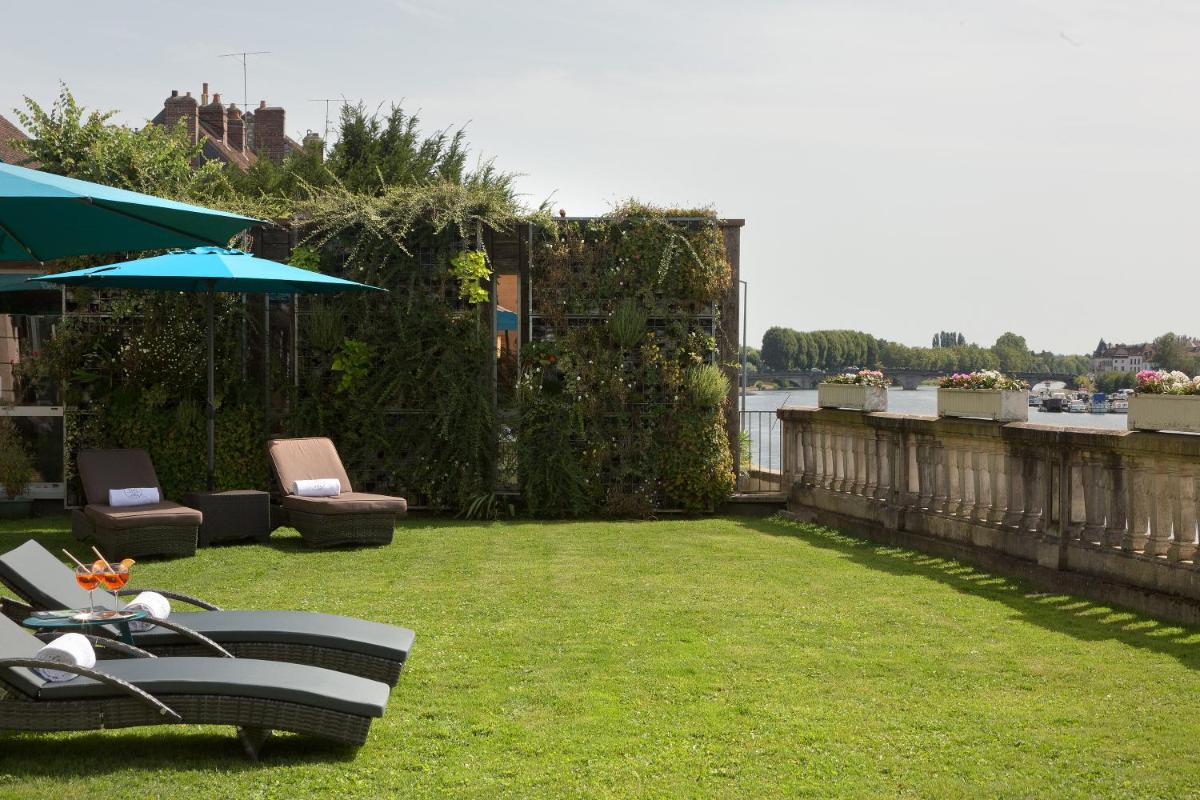 Jardin de l'établissement La Côte Saint Jacques