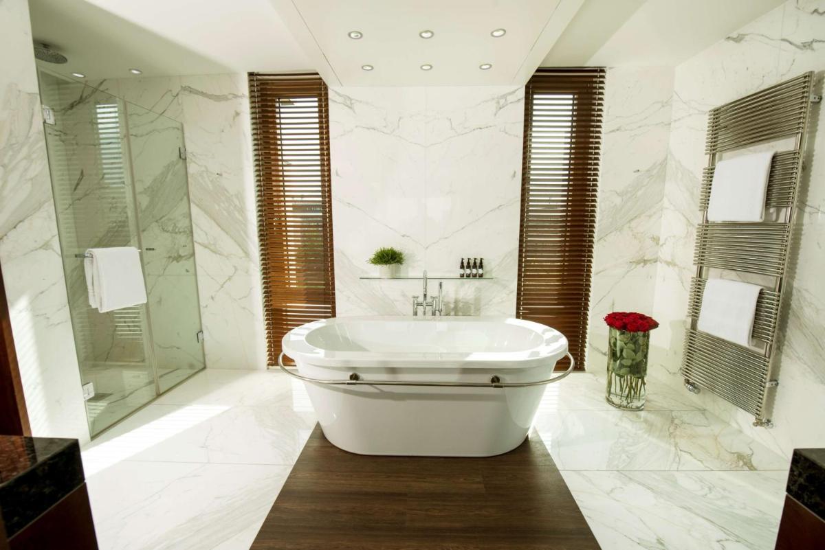 Ein Badezimmer in der Unterkunft Kempinski Hotel Berchtesgaden