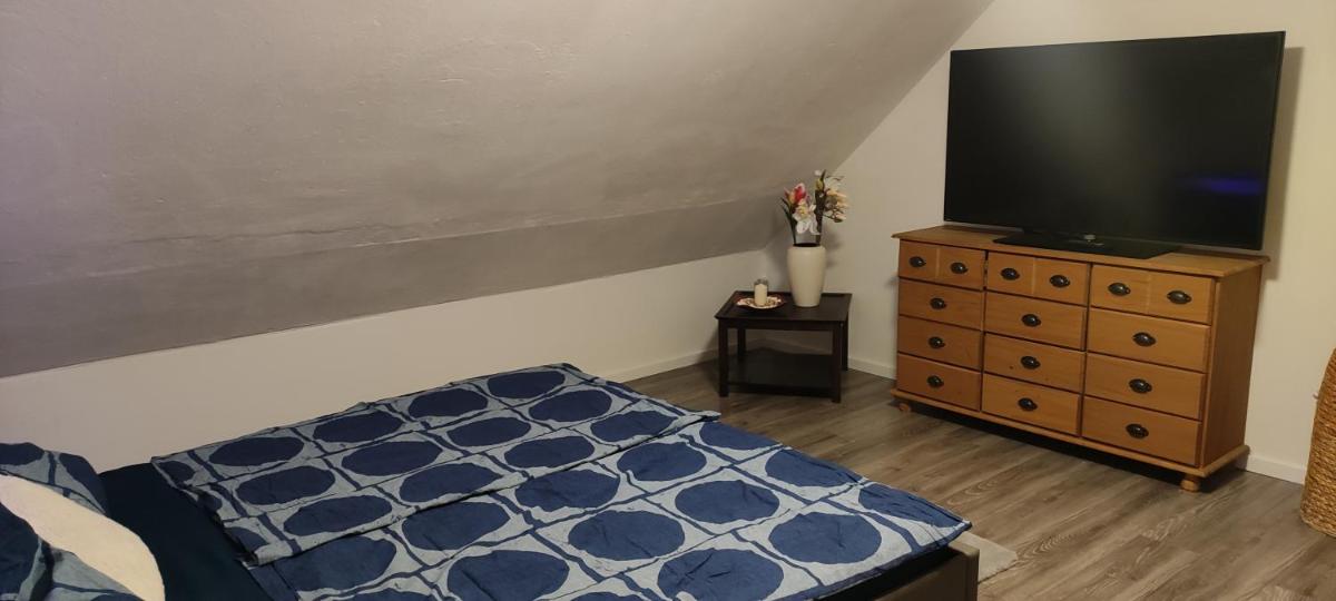 Gemütliche 5Pers Ferienwohnung "Am Steinbach" Nähe Nürnberg Ruhig und gute Anbindung - Housity