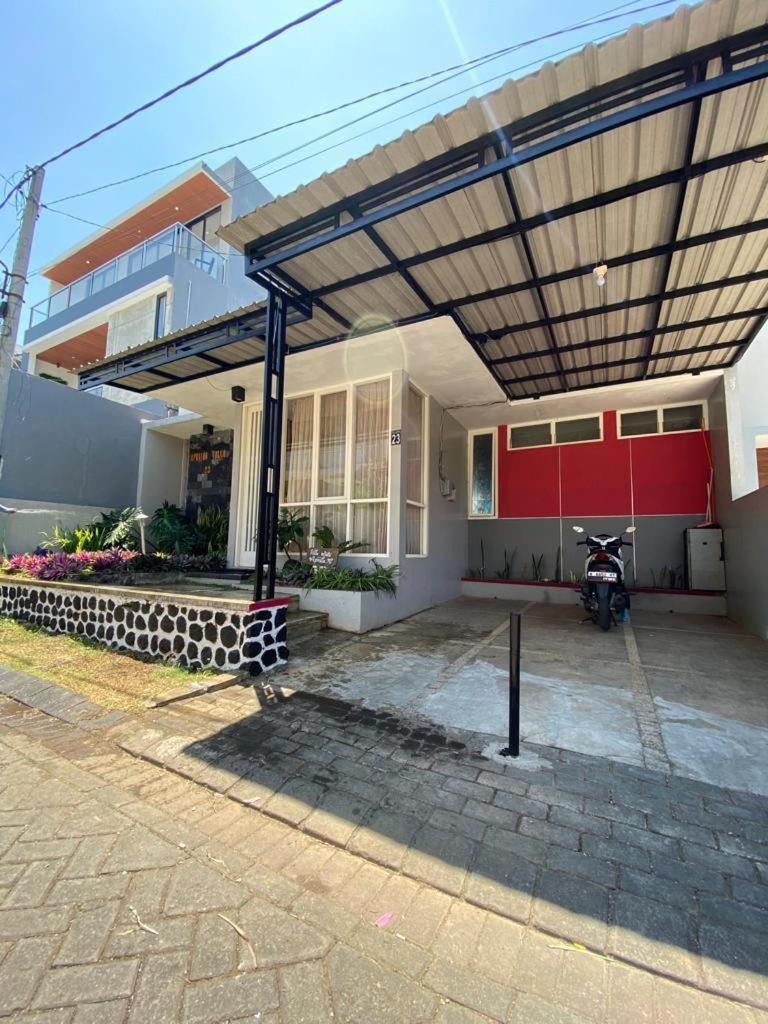 Aprilia Villa - Housity