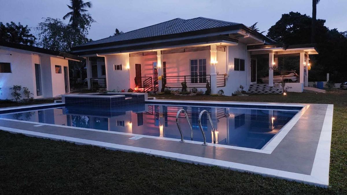 Exclusive Villa near Airport, Divine Mercy and Cagayan de oro with pool - Housity