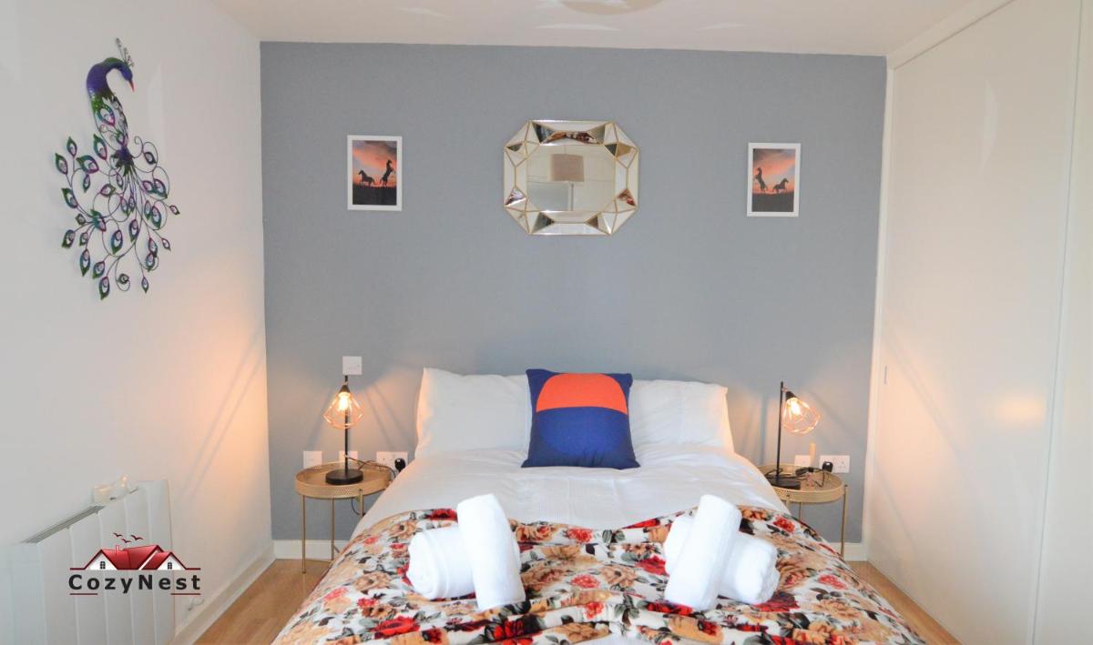 Deluxe, Self Contained Flat by CozyNest - Housity