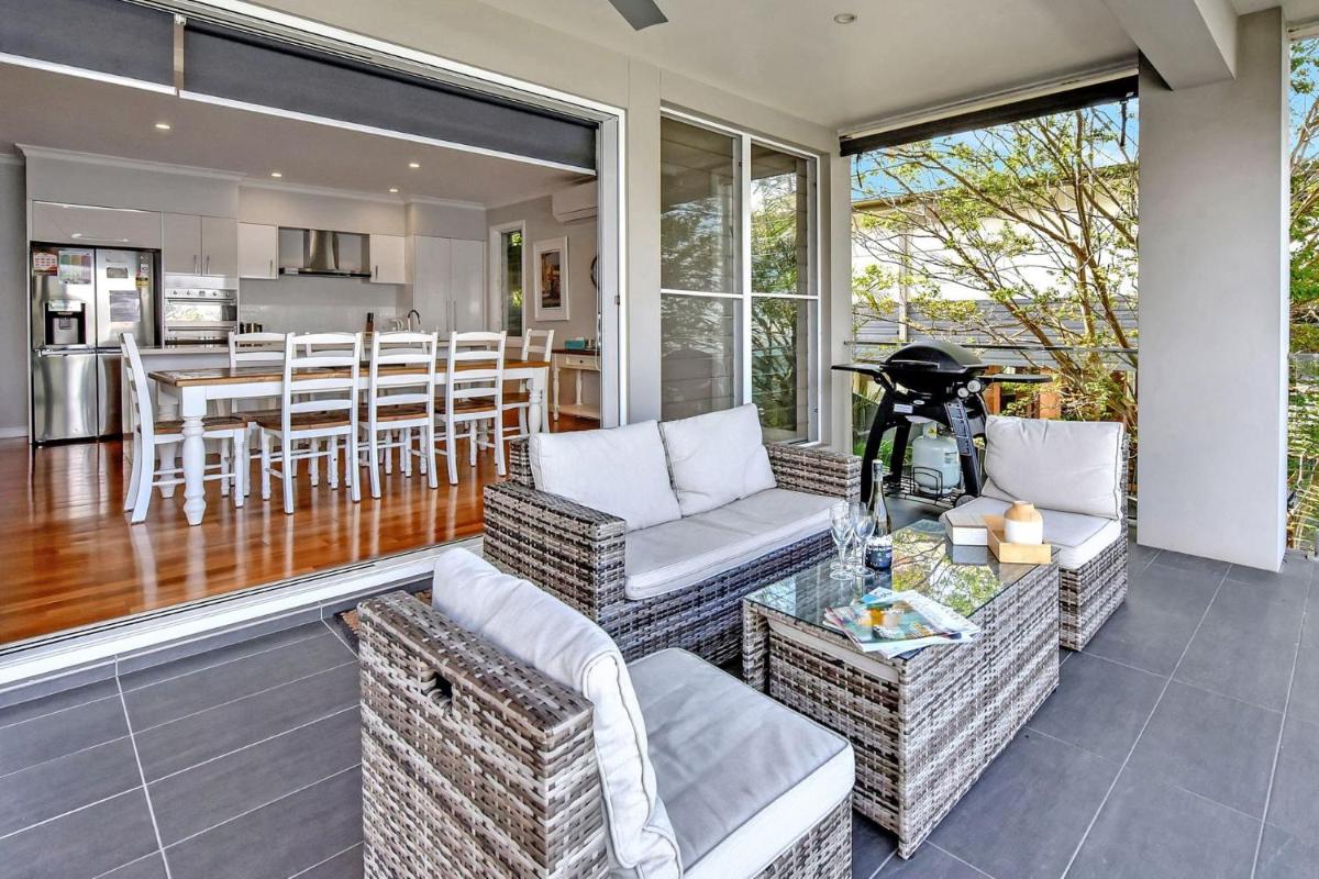 Absolute Waterfront Lakehouse Fishing Point Waterfront Pool Jetty - Housity