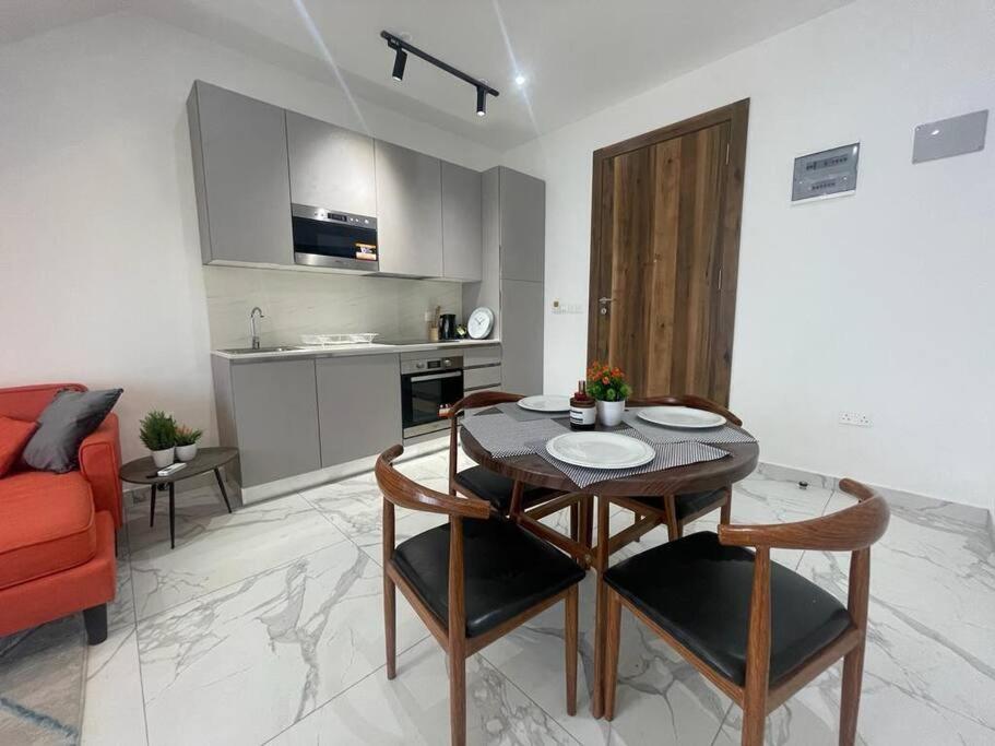 1 Bedroom Apartment East Cantoments 233 Boulevard - Housity