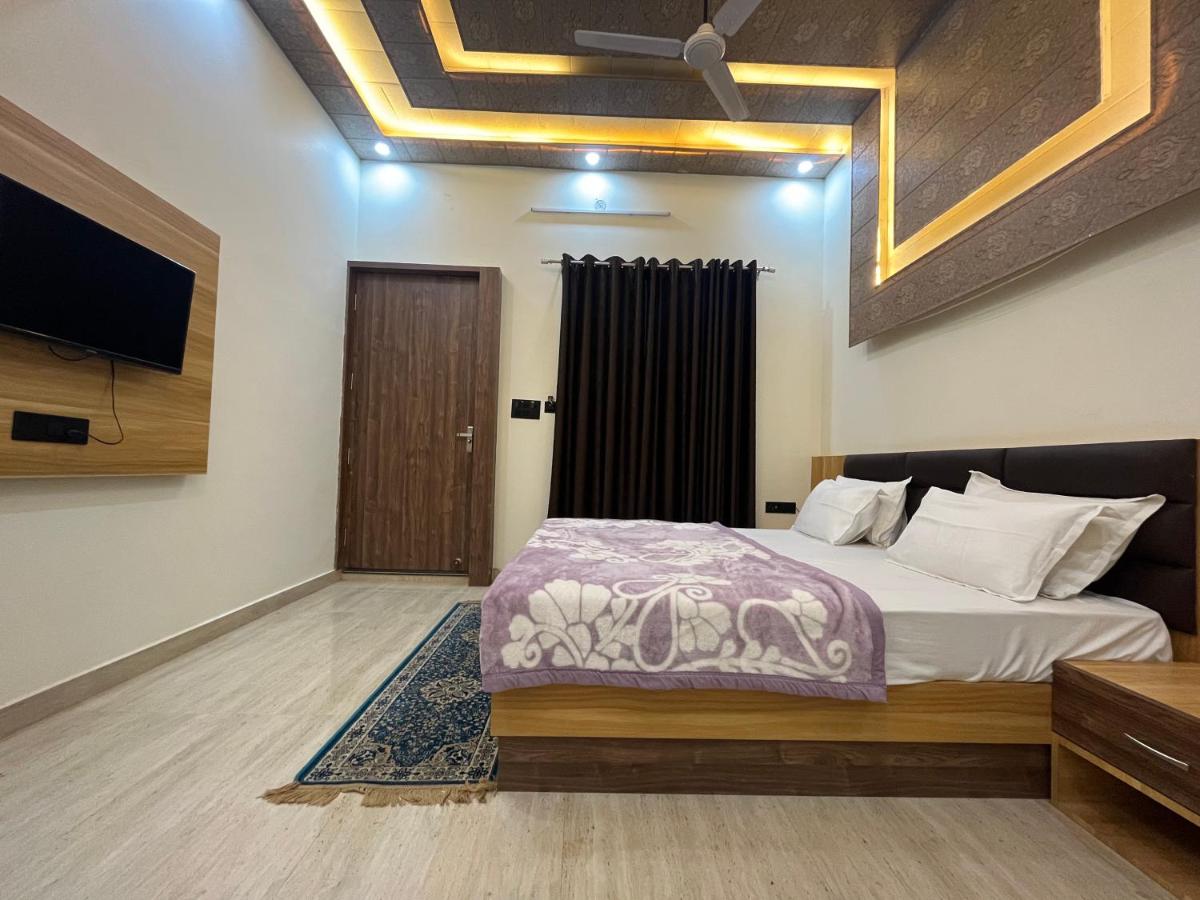 JB Square Resort And Lawn - Housity