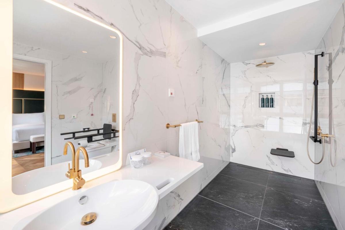 Ein Badezimmer in der Unterkunft Hilton Berlin