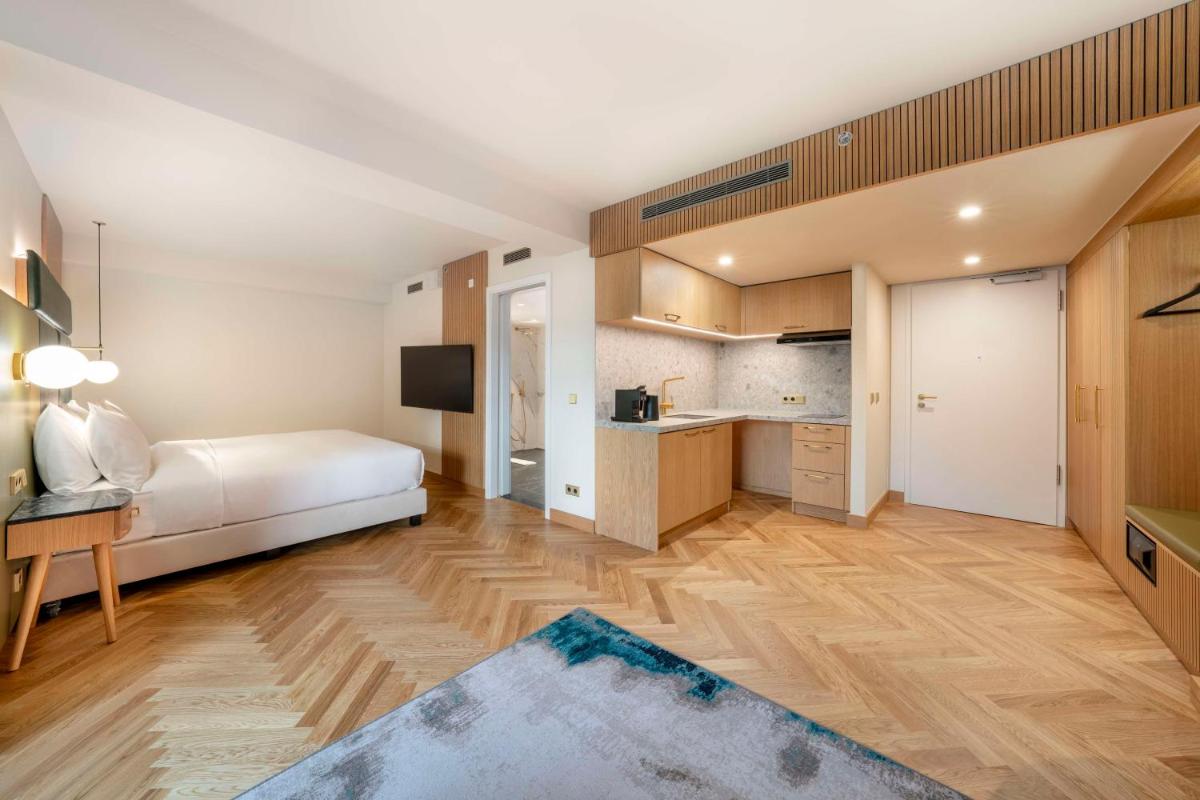 Ein Bett oder Betten in einem Zimmer der Unterkunft Hilton Berlin