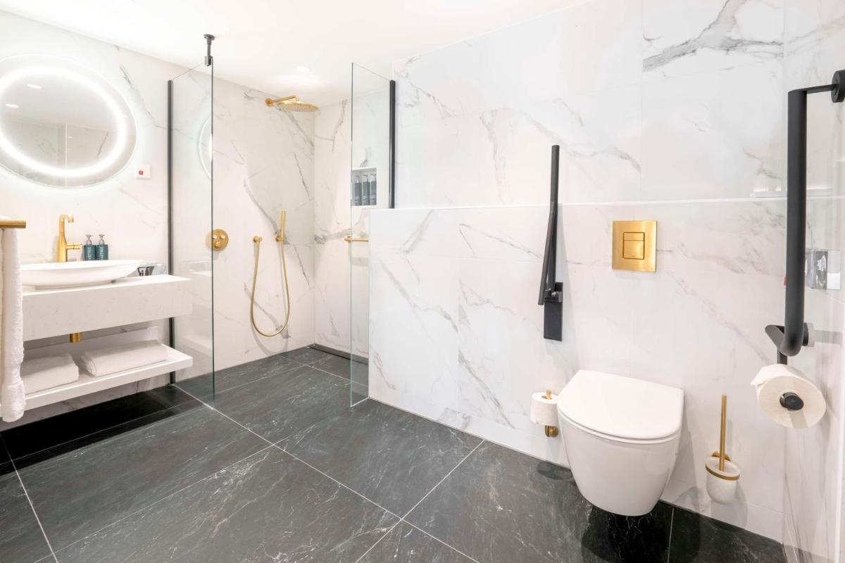 Ein Badezimmer in der Unterkunft Hilton Berlin