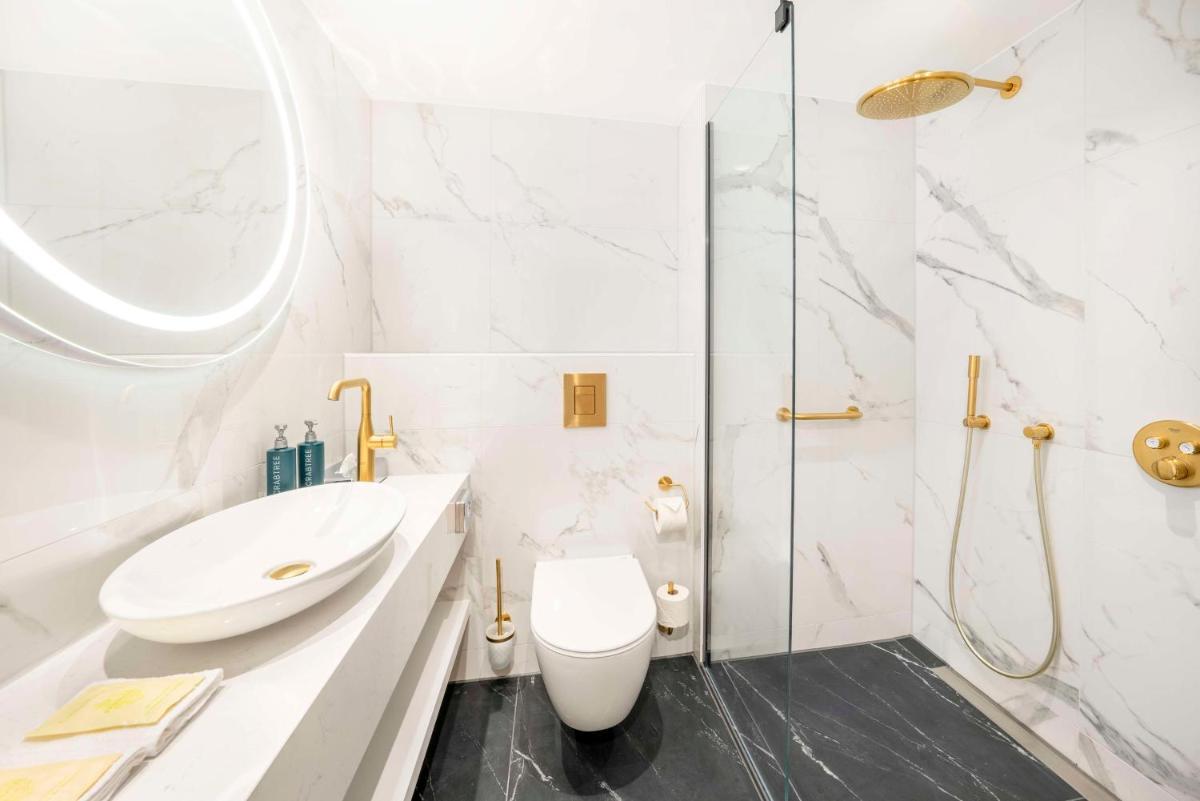 Ein Badezimmer in der Unterkunft Hilton Berlin
