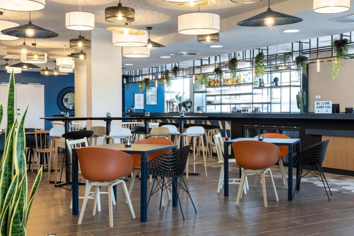 Hampton by Hilton Tours Centre, France - Housity