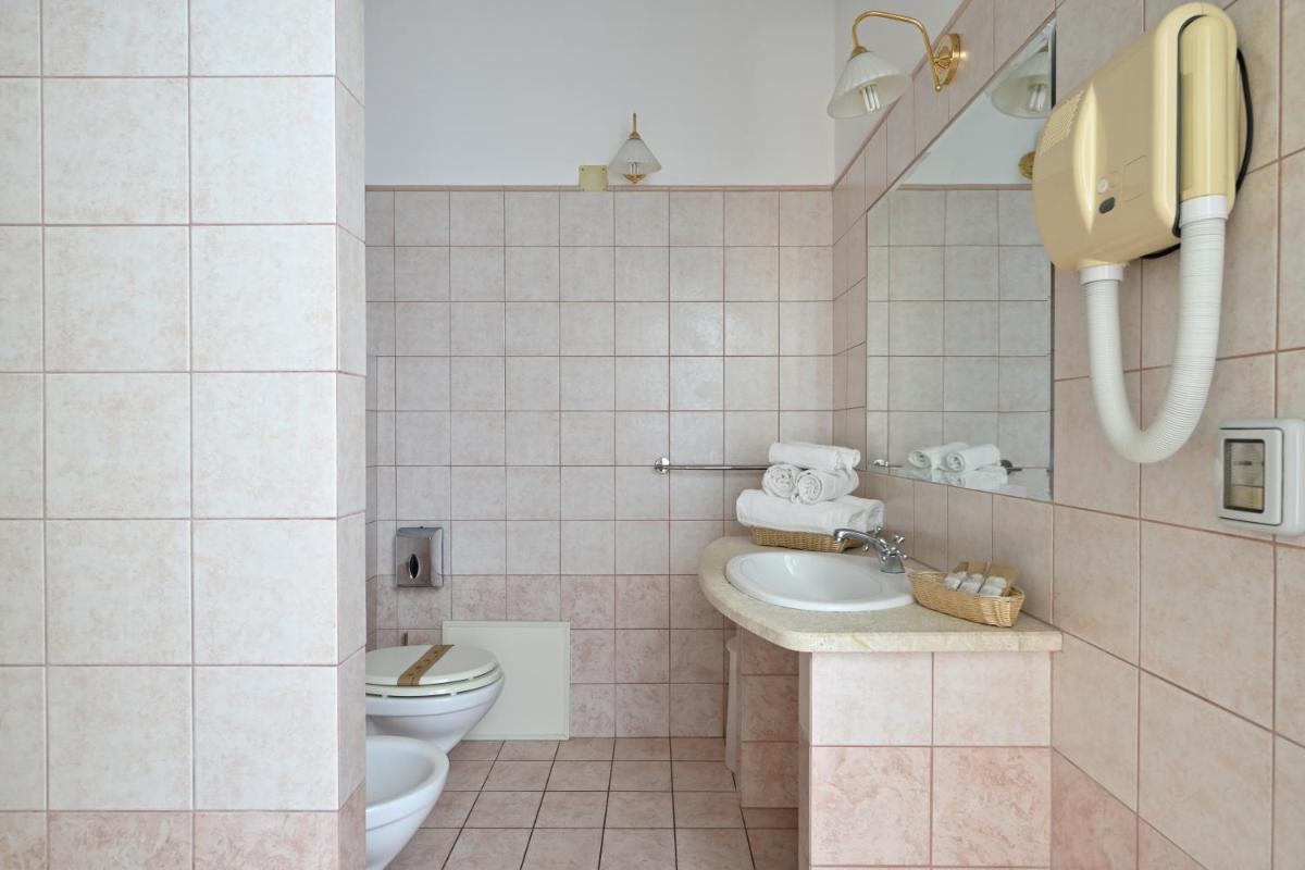 Hotel Marie Claire - Housity