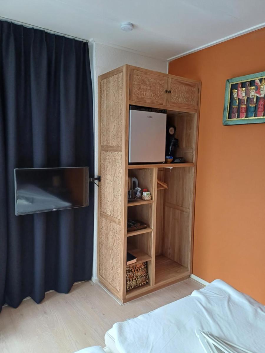 East Meets West Bed and Breakfast - Housity