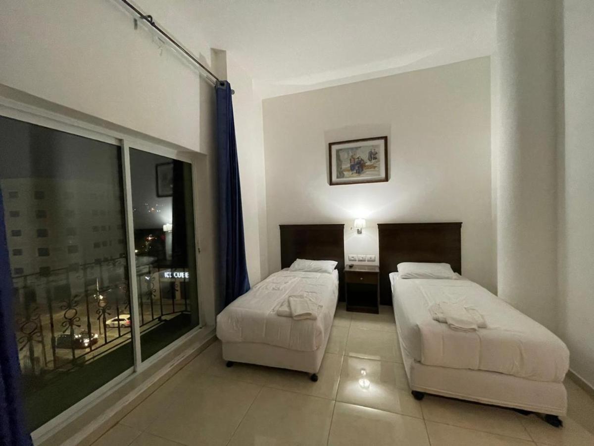 Suitetrails - Eman Regency Hotel