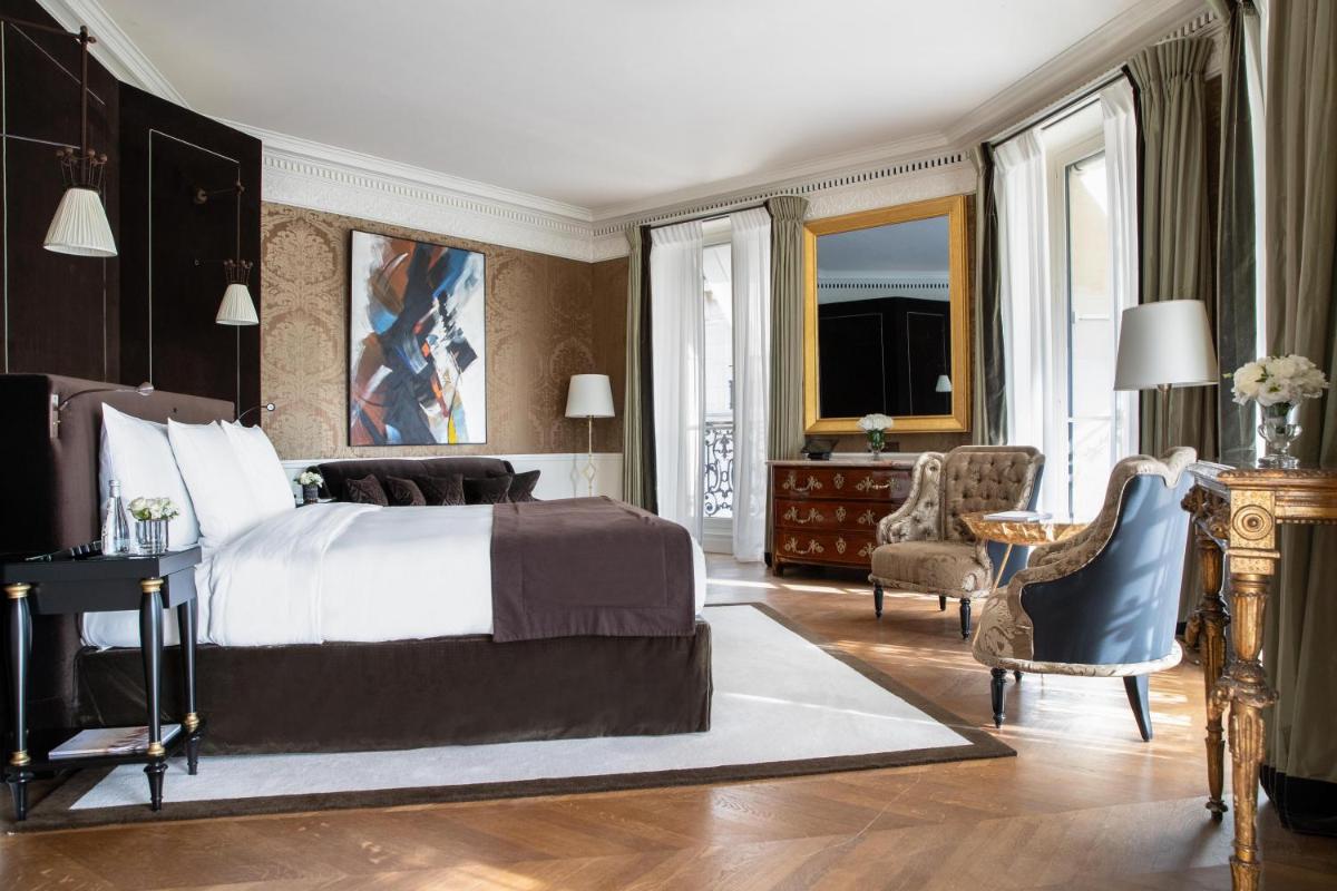 Un ou plusieurs lits dans un hébergement de l'établissement La Réserve Paris Hotel & Spa