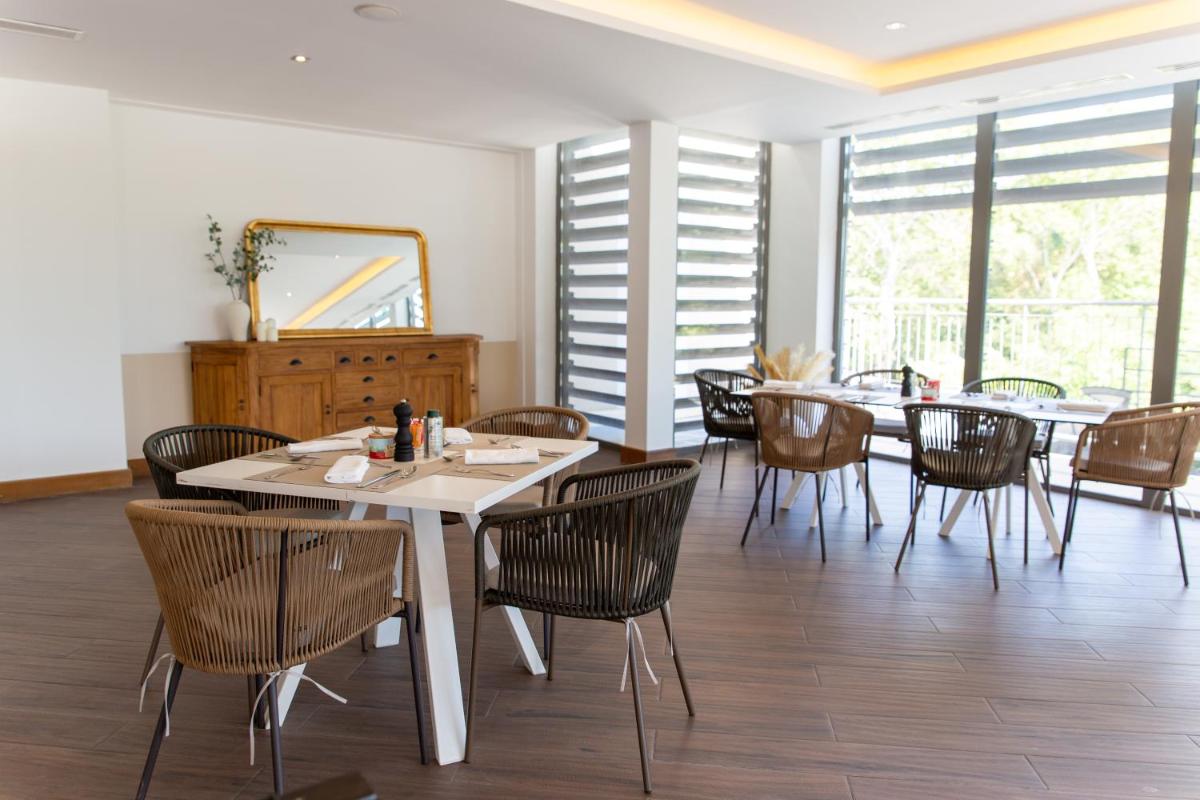 Coin salon dans l'établissement Zenitude Hotel La Valadière, Ascend Hotel Collection