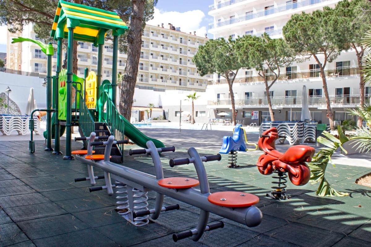 Zona de juegos infantil en Hotel Best Oasis Park