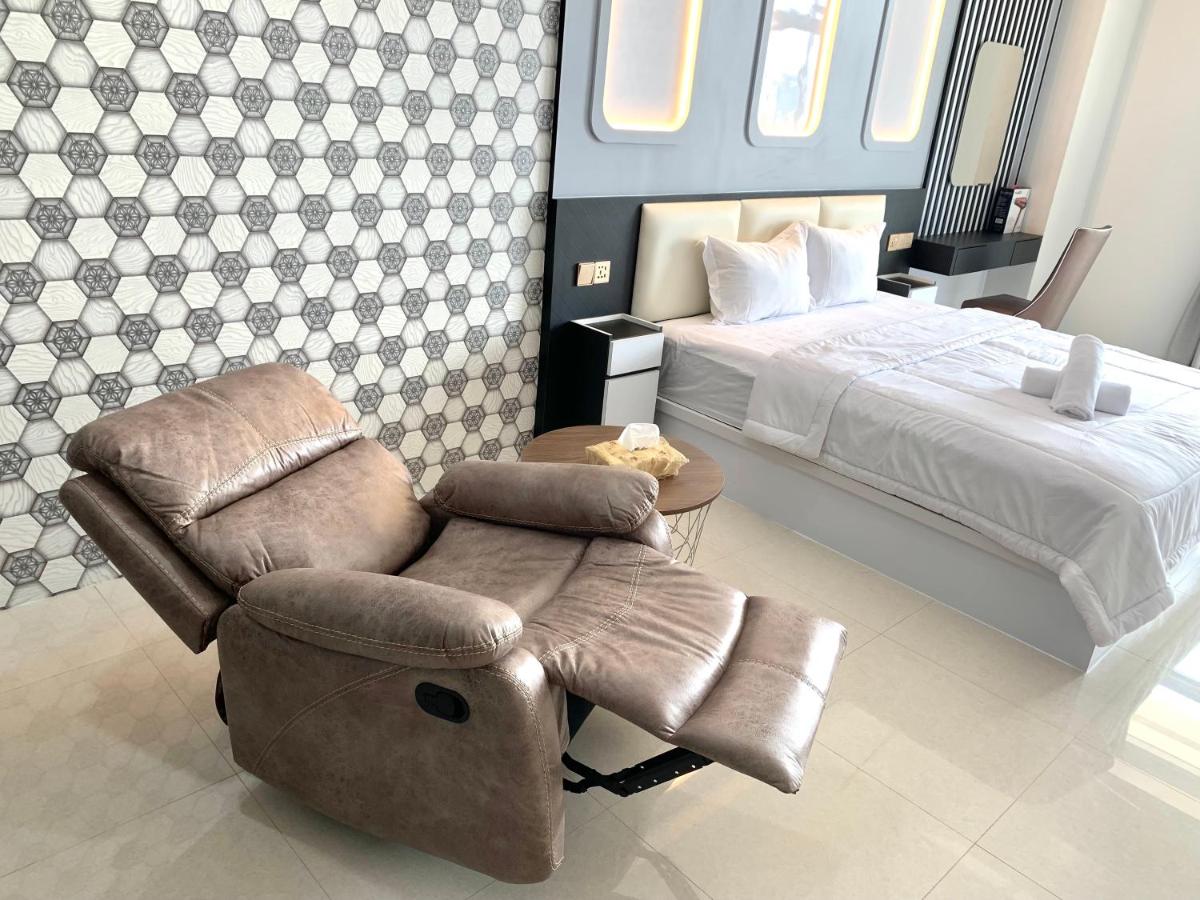 Wiwi Formosa Residence Nagoya with Balcony-Spacious-Netflix - Housity