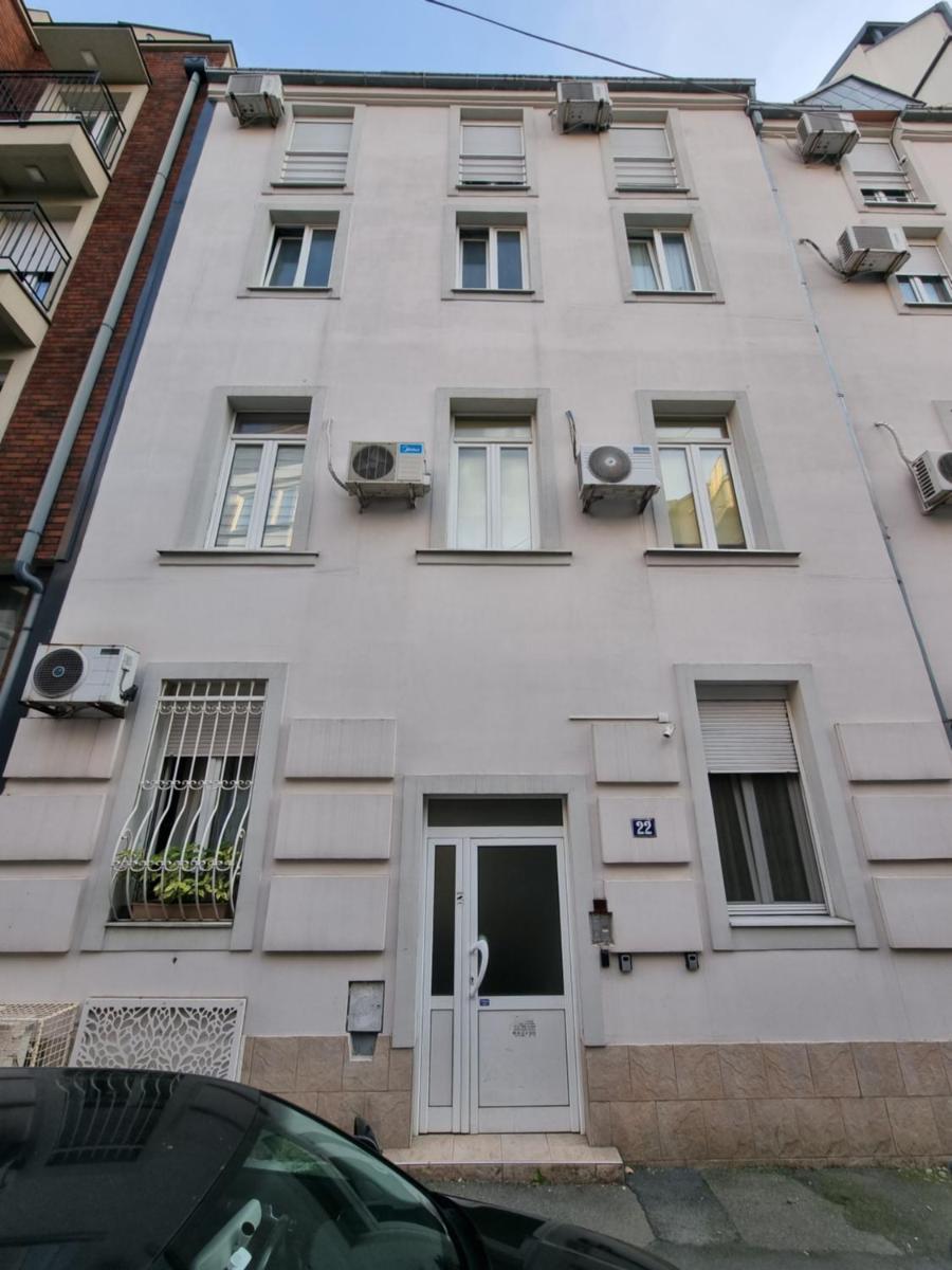 Elegant Yellow Submarine - Housity