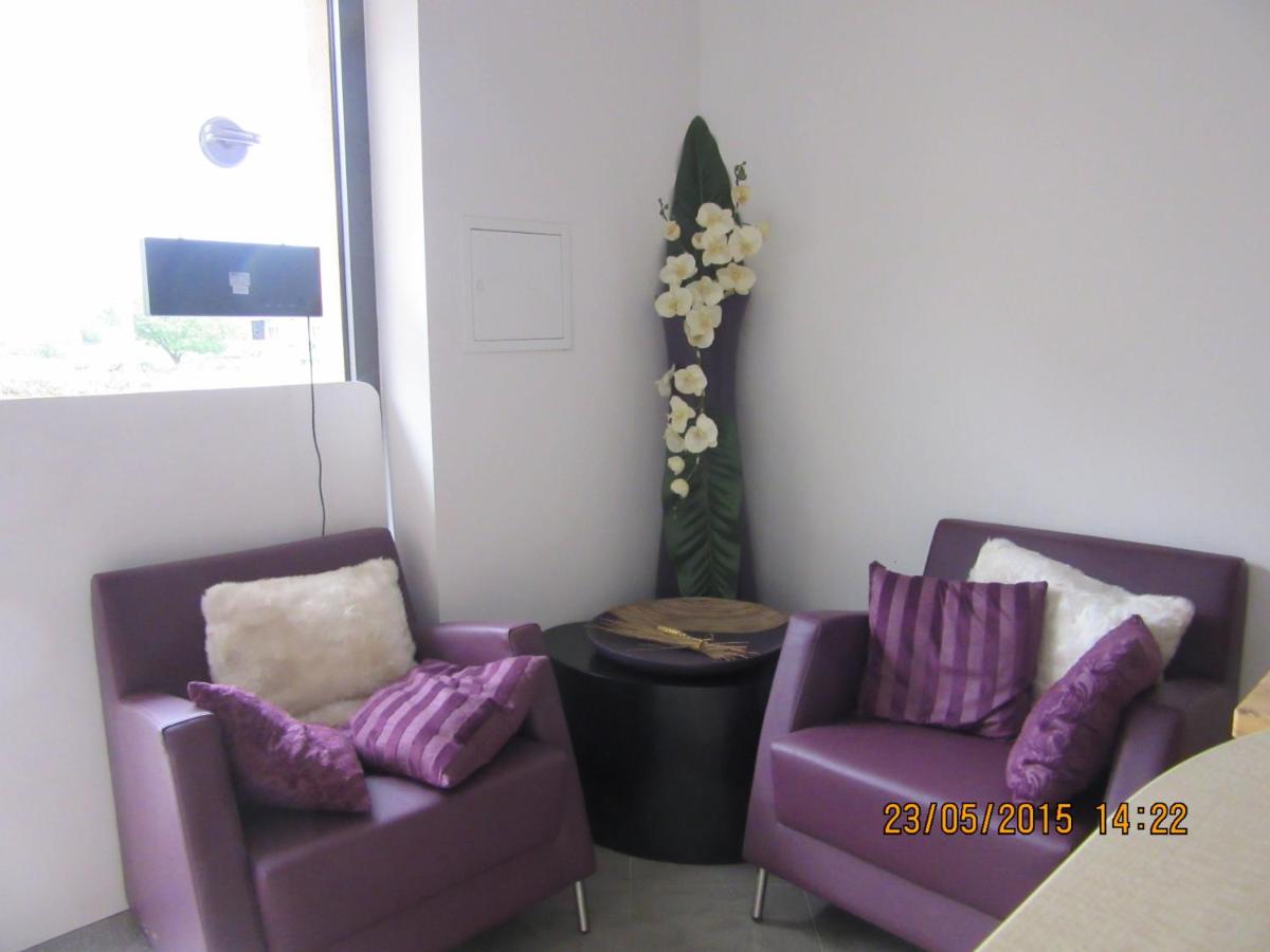 Blue Frog - Housity