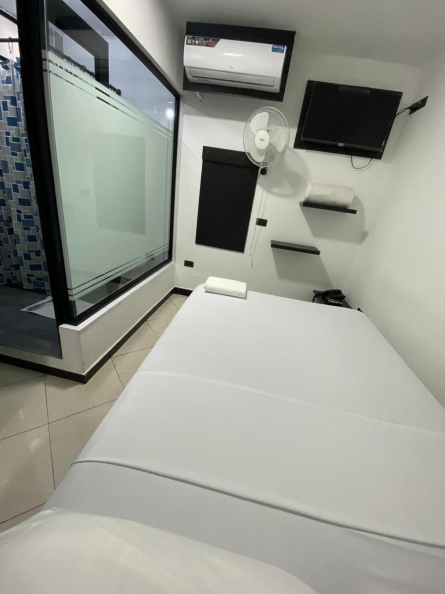 BRYSS HOTEL - Housity