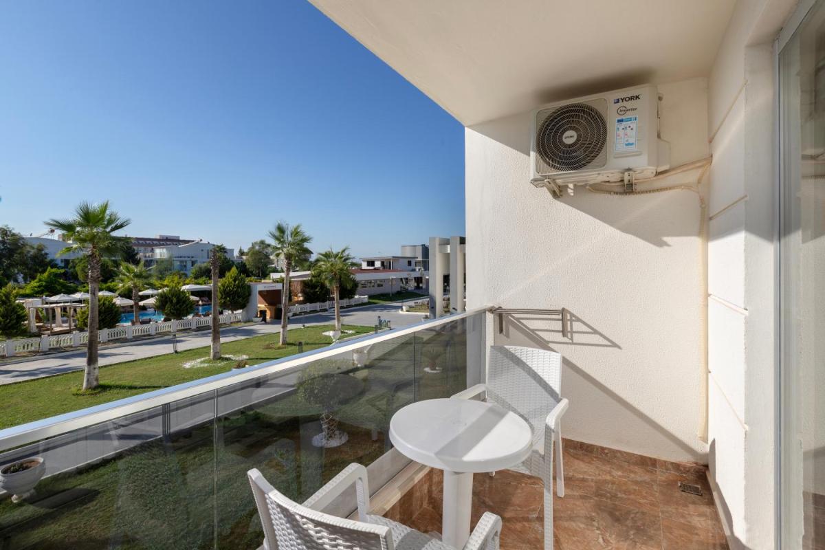 Hotella Resort & Spa - Housity
