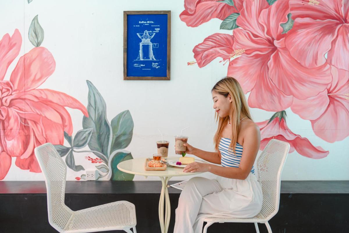 Sidewalk Boutique Hotel - Housity