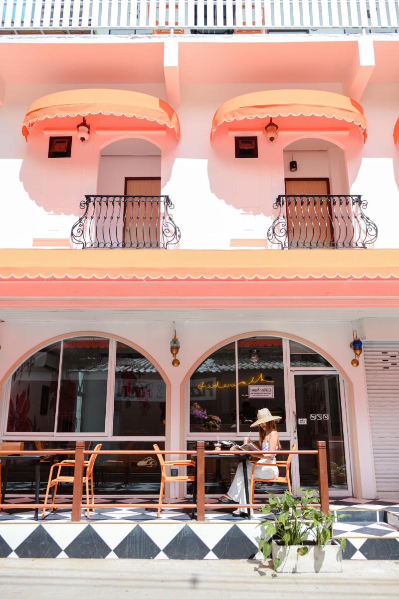 Sidewalk Boutique Hotel - Housity