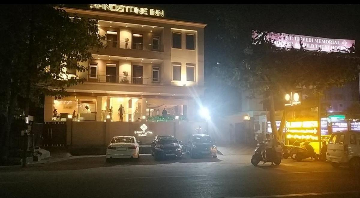 Hotel Sandstone INN - Housity