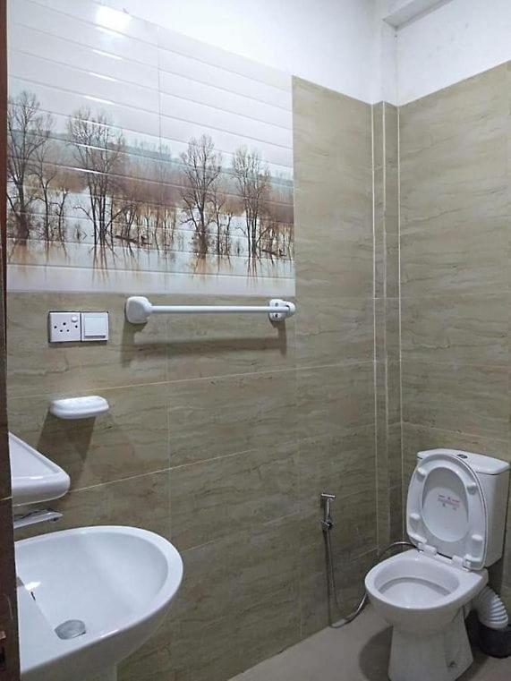 White Block Hotel & Resturant - Housity