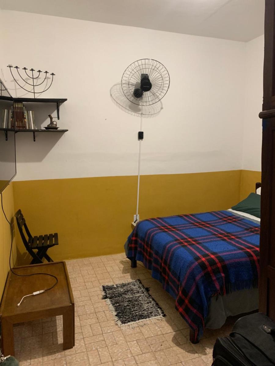 Casa térrea perto da praia, ampla arejada recém reformada com um super quintal com churrasqueira garagem para 7 carros, Wi-Fi, para ate 15 pessoas - Housity