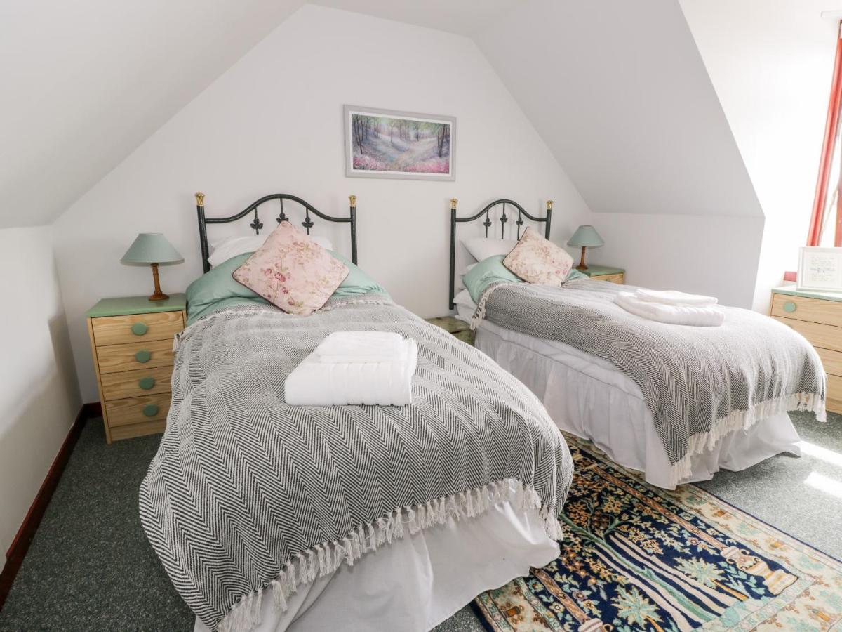 Shieldhill Farm House - Housity
