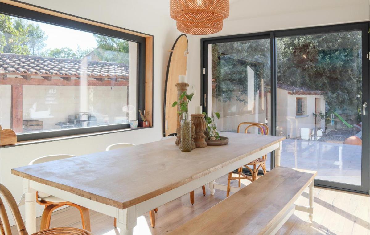 Beautiful Home In Pernes-Les-Fontaines - Housity