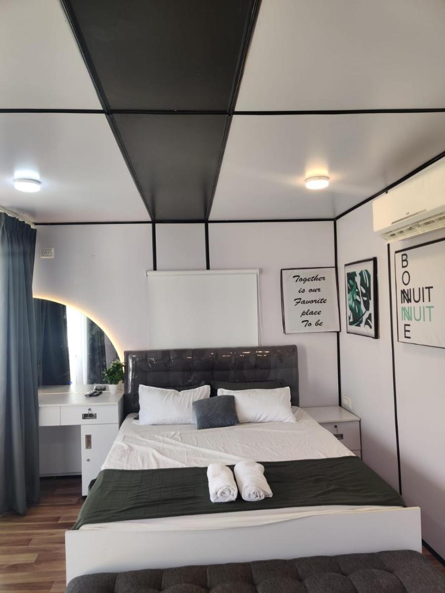 The croft container stay - Housity