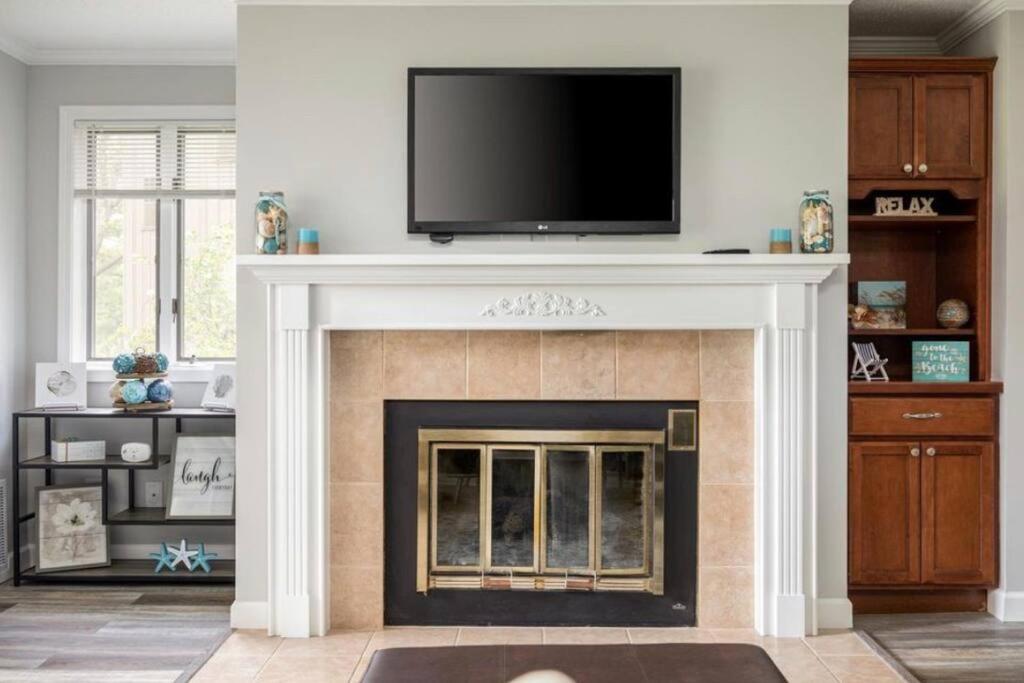 Modern Golfview Condo near the Grand Traverse Bay - Housity