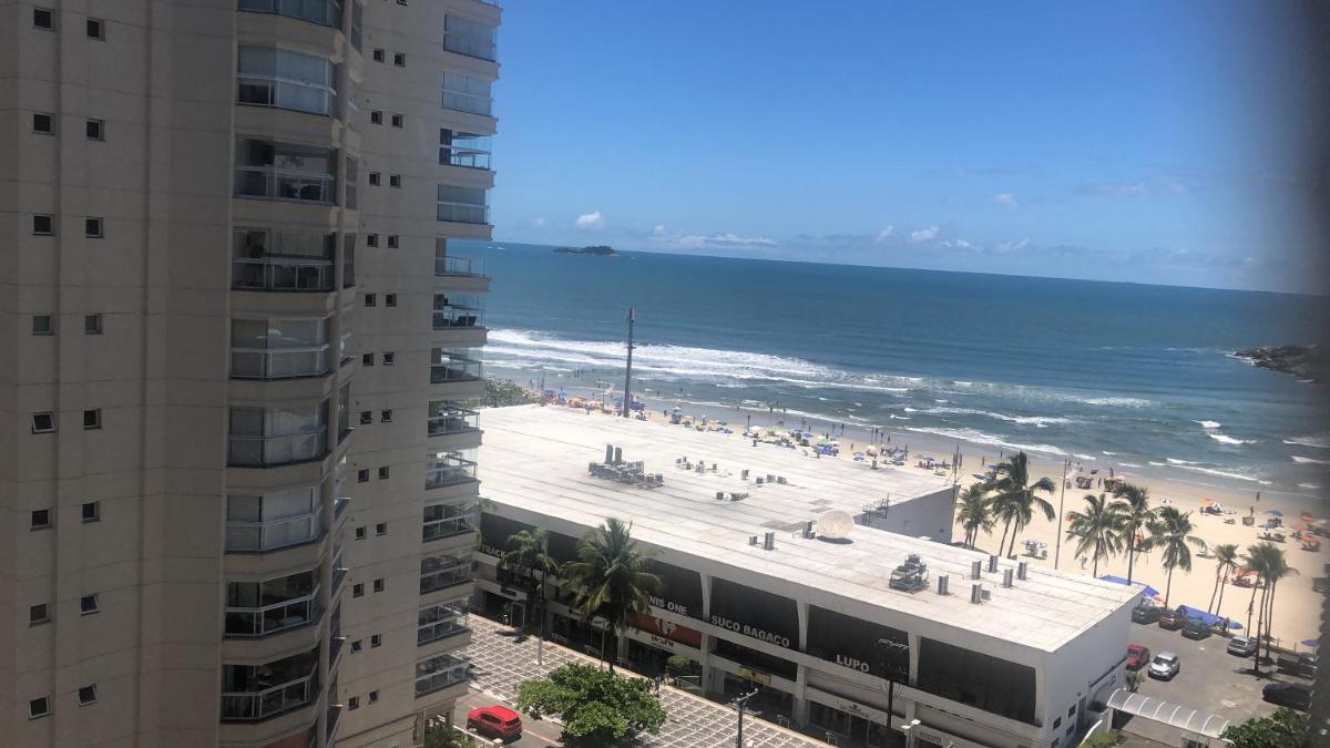 Guaruja Pitangueiras apto na praia - Housity