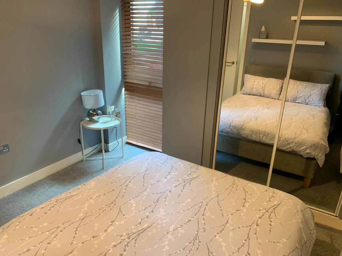 2 Bedroom Apartment - Close to Piccadilly Train Station / Edge of the Northern Quarter - Hizvo