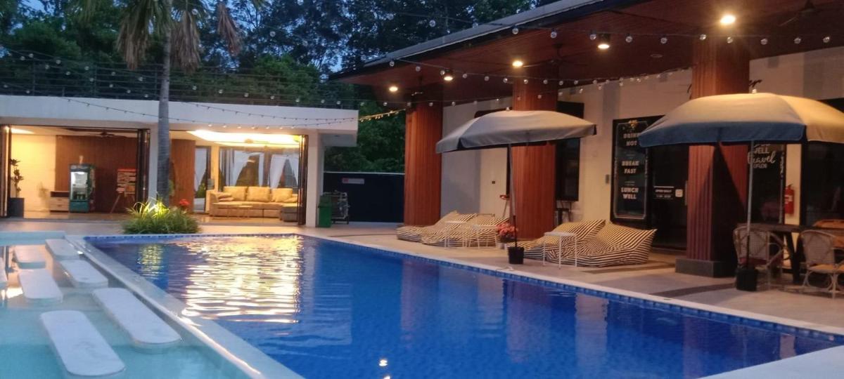 The Peem Hotel - Housity