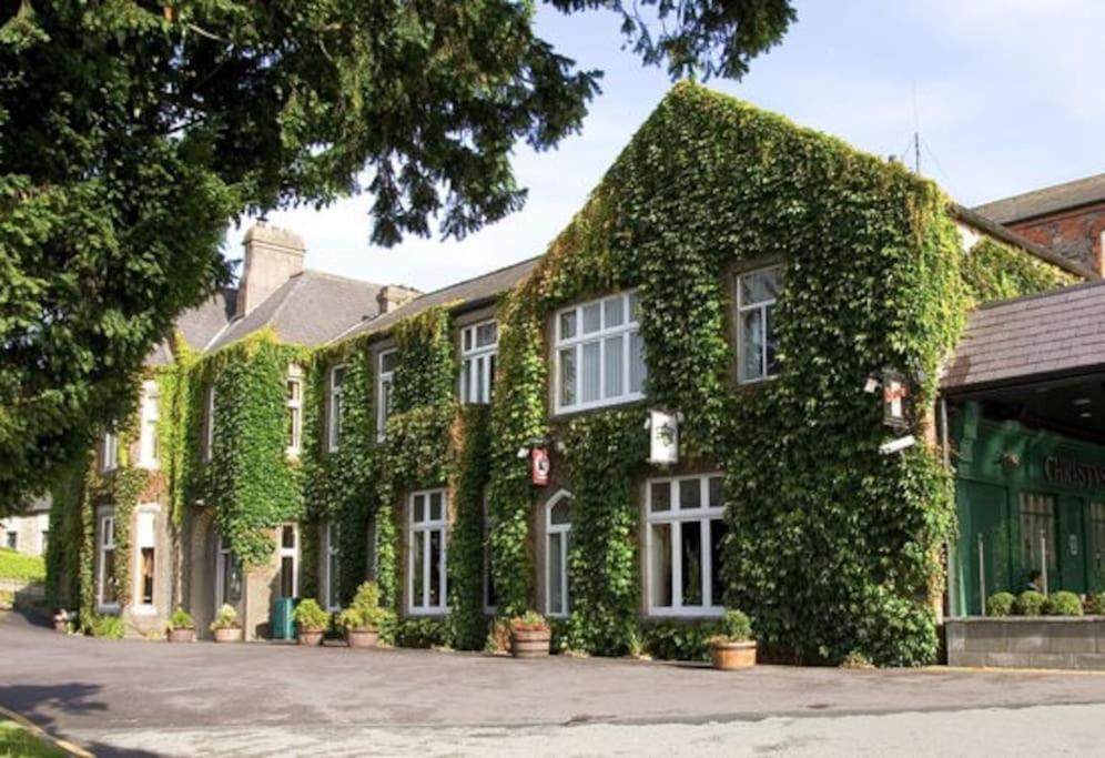Foxhollow House - Housity