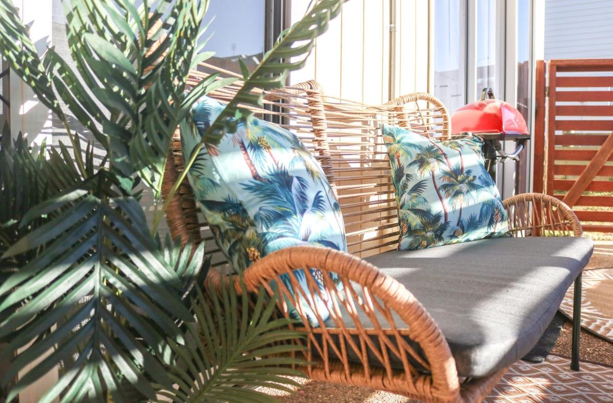 Seascape Retreat - Time to Slow Down - Suits Couples or Family with Kids with 2 sleeping spaces - Housity