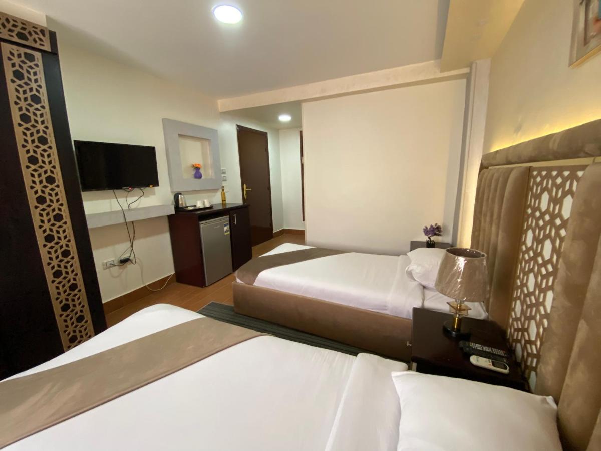 Golden Pyramids Inn - Housity