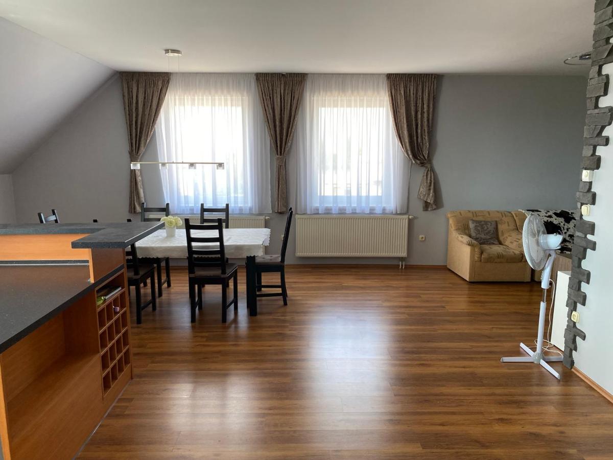 Spacious Apartment in Town Centre - Housity