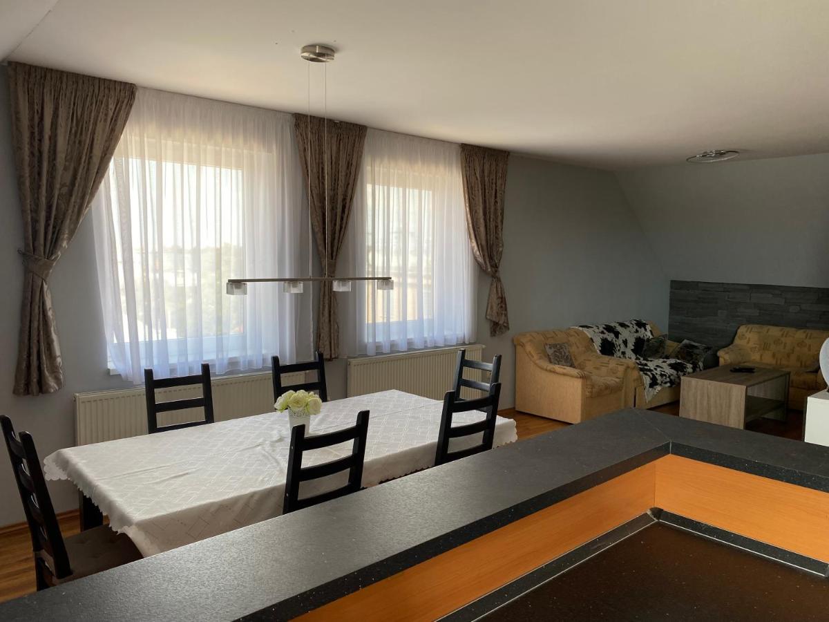 Spacious Apartment in Town Centre - Housity