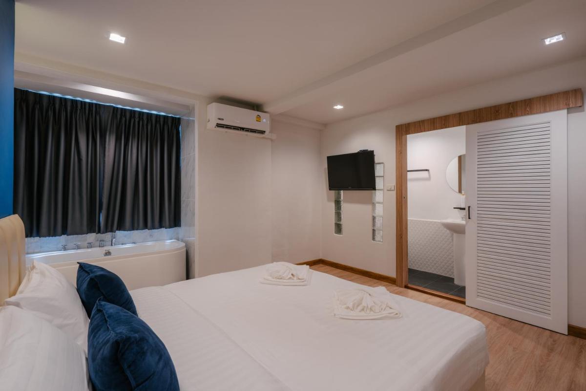 Blue Rabbit Phuket Hotel - Housity