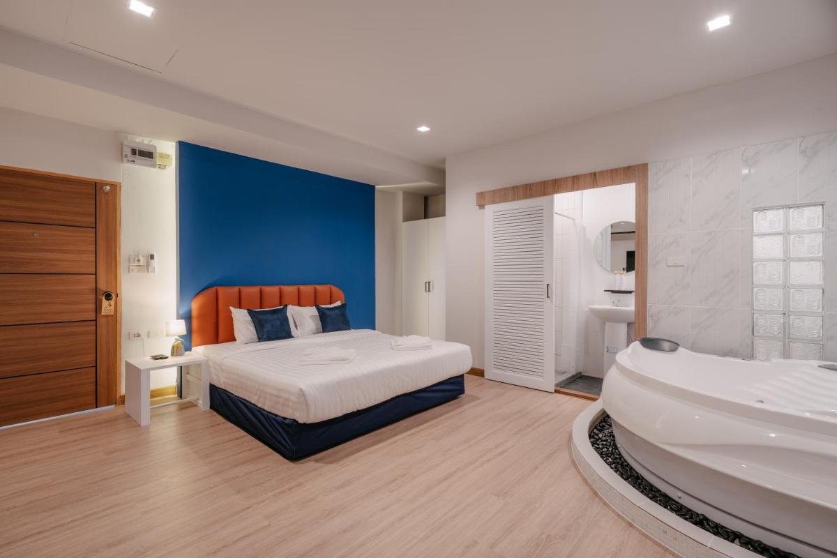 Blue Rabbit Phuket Hotel - Housity