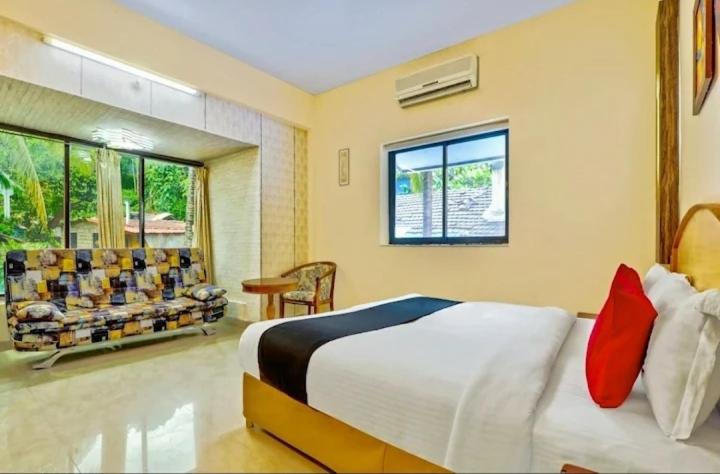 Hotel Poonam Mahal - Housity